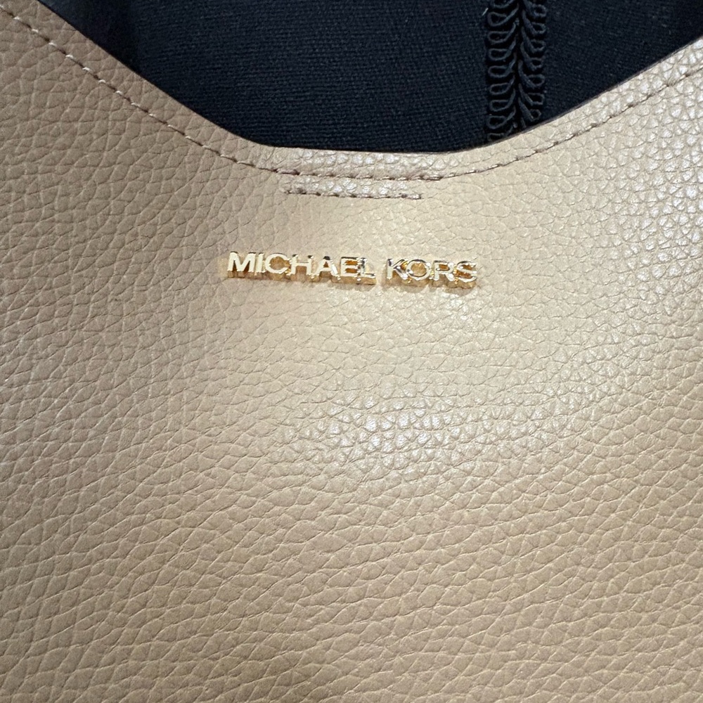 NWT Michael Kors Birch Medium Pebbled Leather Messenger Bag in Camel - Picture 2 of 13